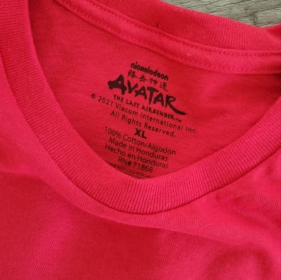 NWOT Avatar red men T-shirt - Picture 3 of 5